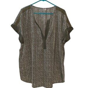Cato Womens Plus Size 22/24W Green Printed Tunic Top With Short Sleeves & V-Neck